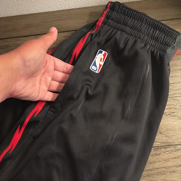 NWT [Jordan] Toronto Raptors NBA Canada Black/Red Basketball Shorts Men’s Sz M - Picture 11 of 12